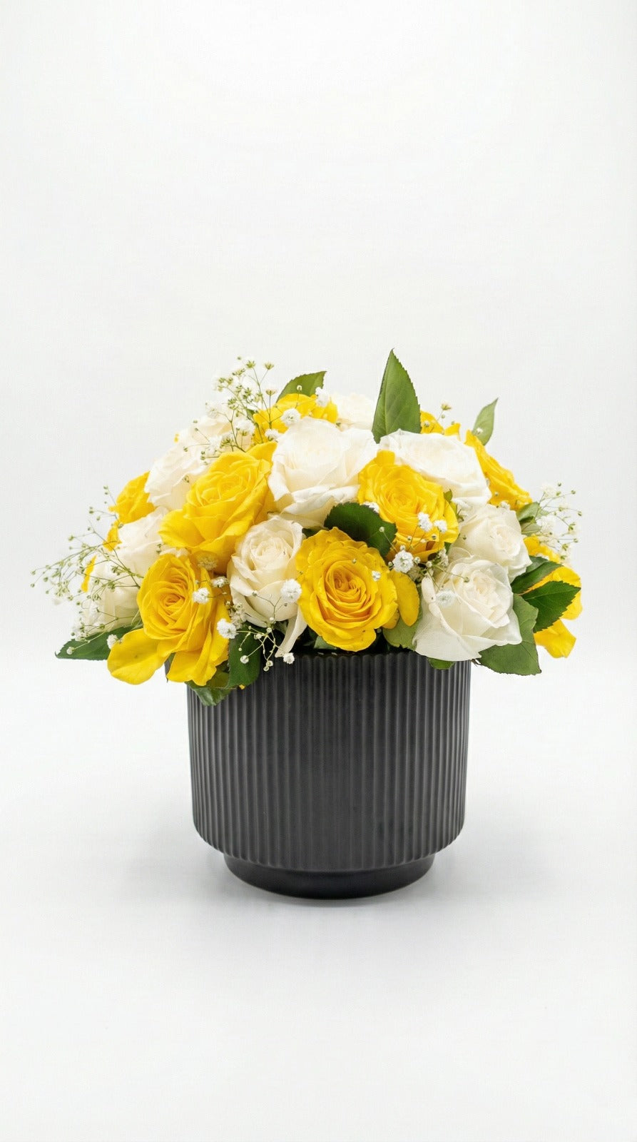 25 وردة اصفر وابيض فاز بورسلان